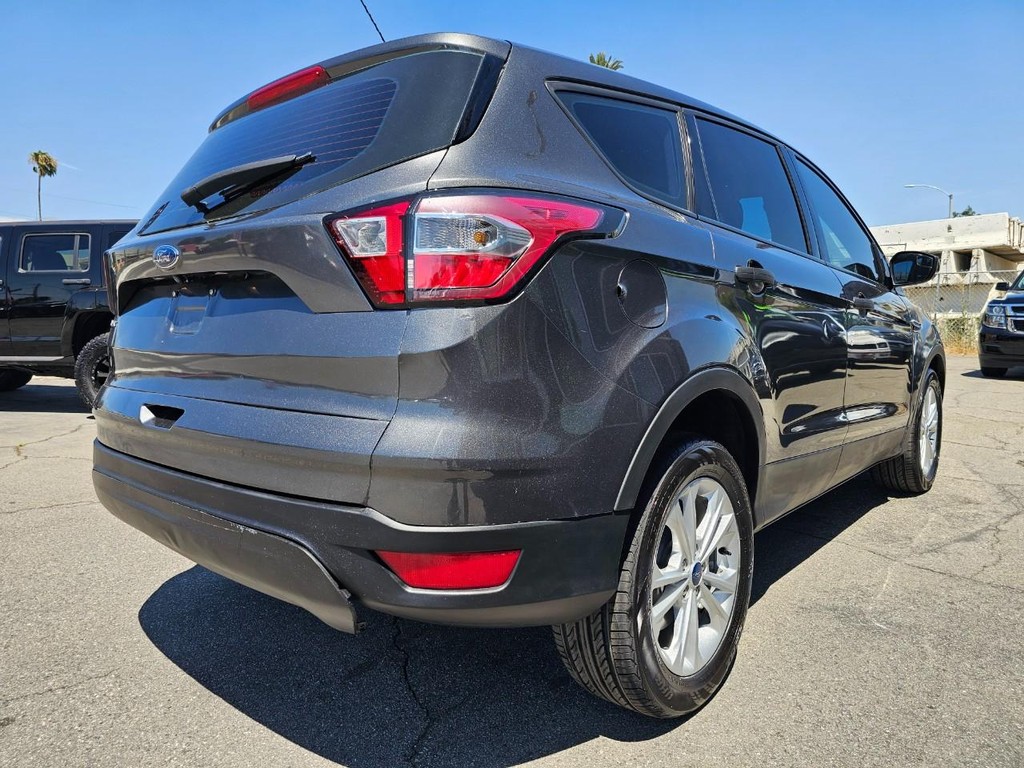Ford Escape Vehicle Full-screen Gallery Image 6