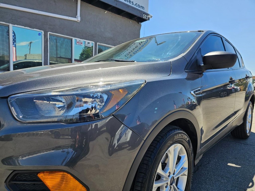 Ford Escape Vehicle Full-screen Gallery Image 11