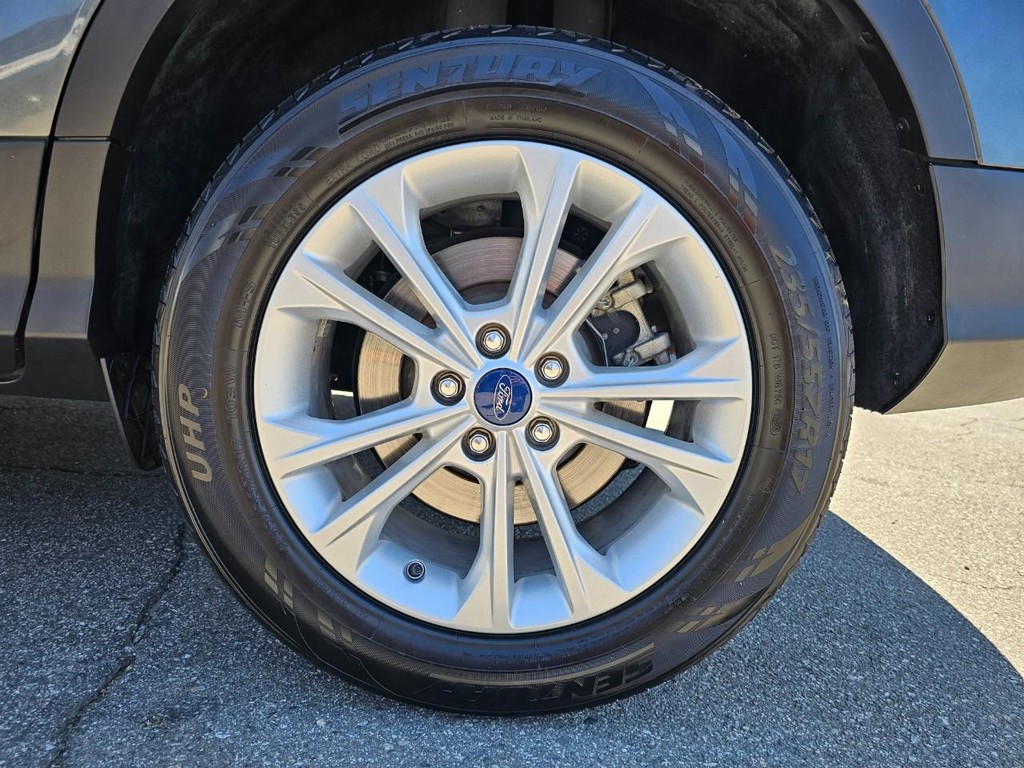 Ford Escape Vehicle Full-screen Gallery Image 14