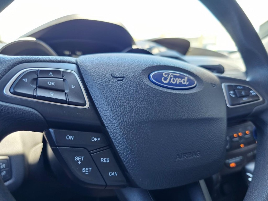 Ford Escape Vehicle Full-screen Gallery Image 18
