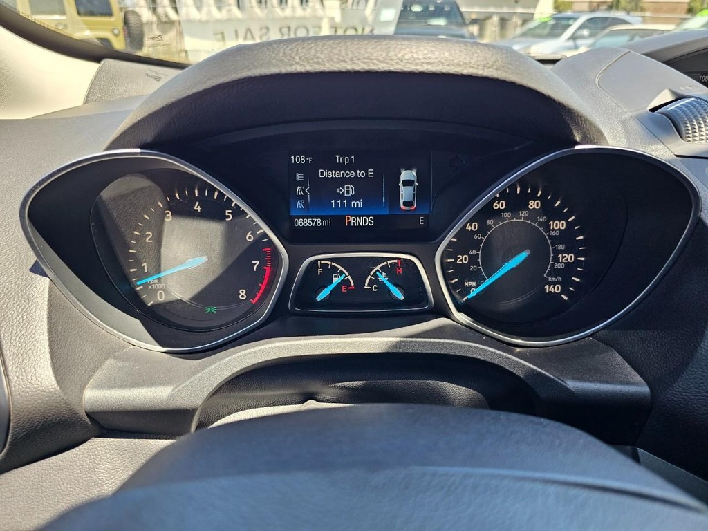 Ford Escape Vehicle Full-screen Gallery Image 20