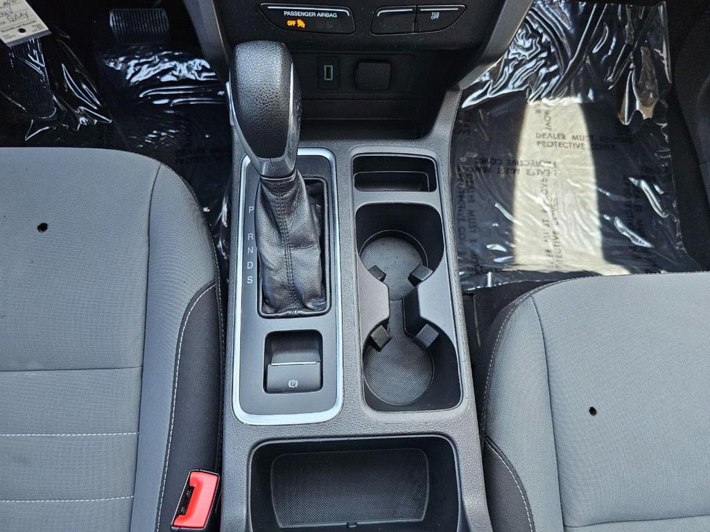 Ford Escape Vehicle Full-screen Gallery Image 29