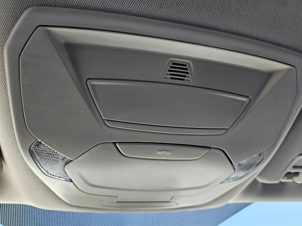 Ford Escape Vehicle Full-screen Gallery Image 30