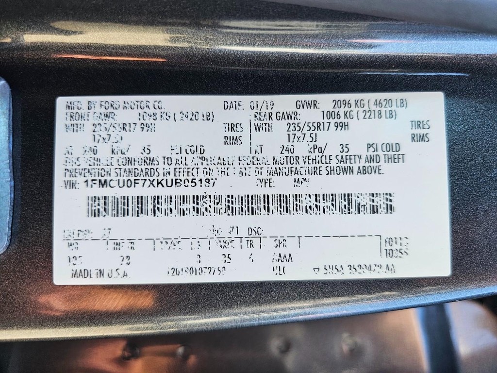 Ford Escape Vehicle Full-screen Gallery Image 35