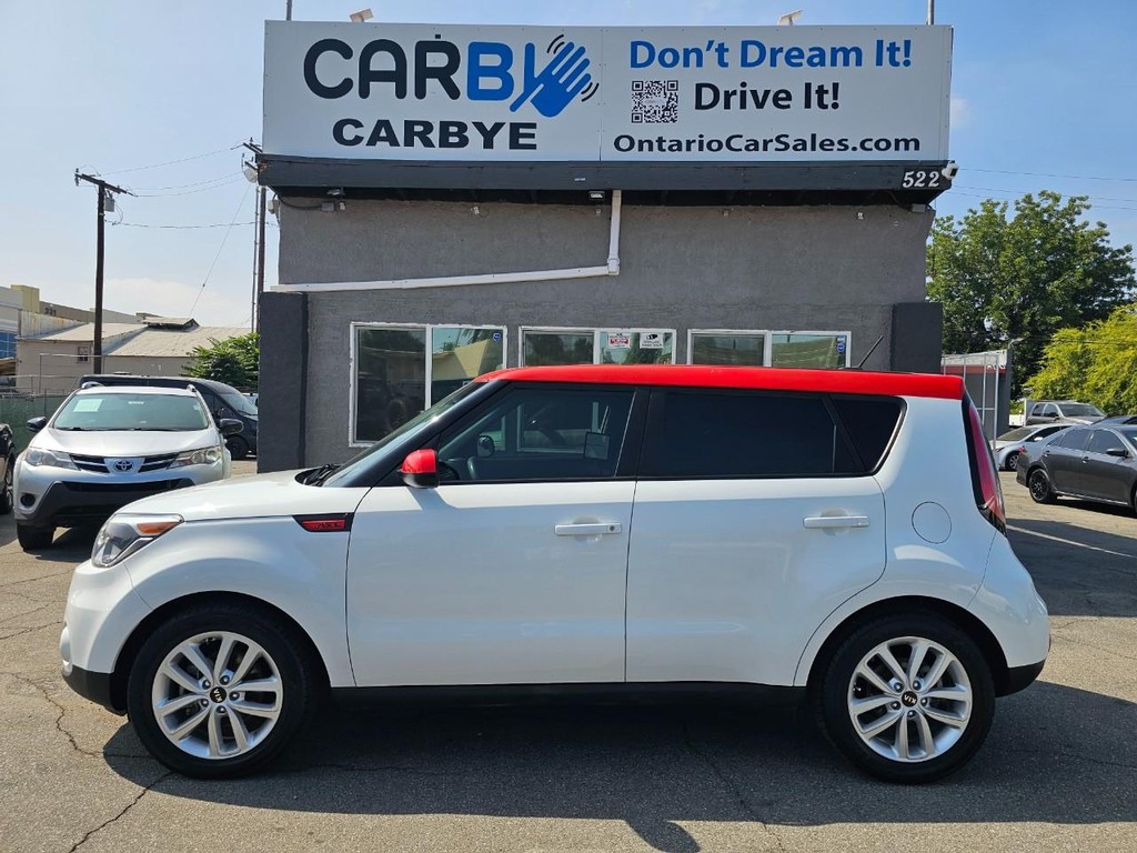 Kia Soul Vehicle Full-screen Gallery Image 3