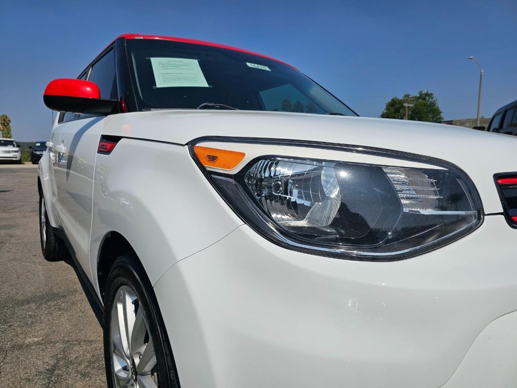 Kia Soul Vehicle Full-screen Gallery Image 10