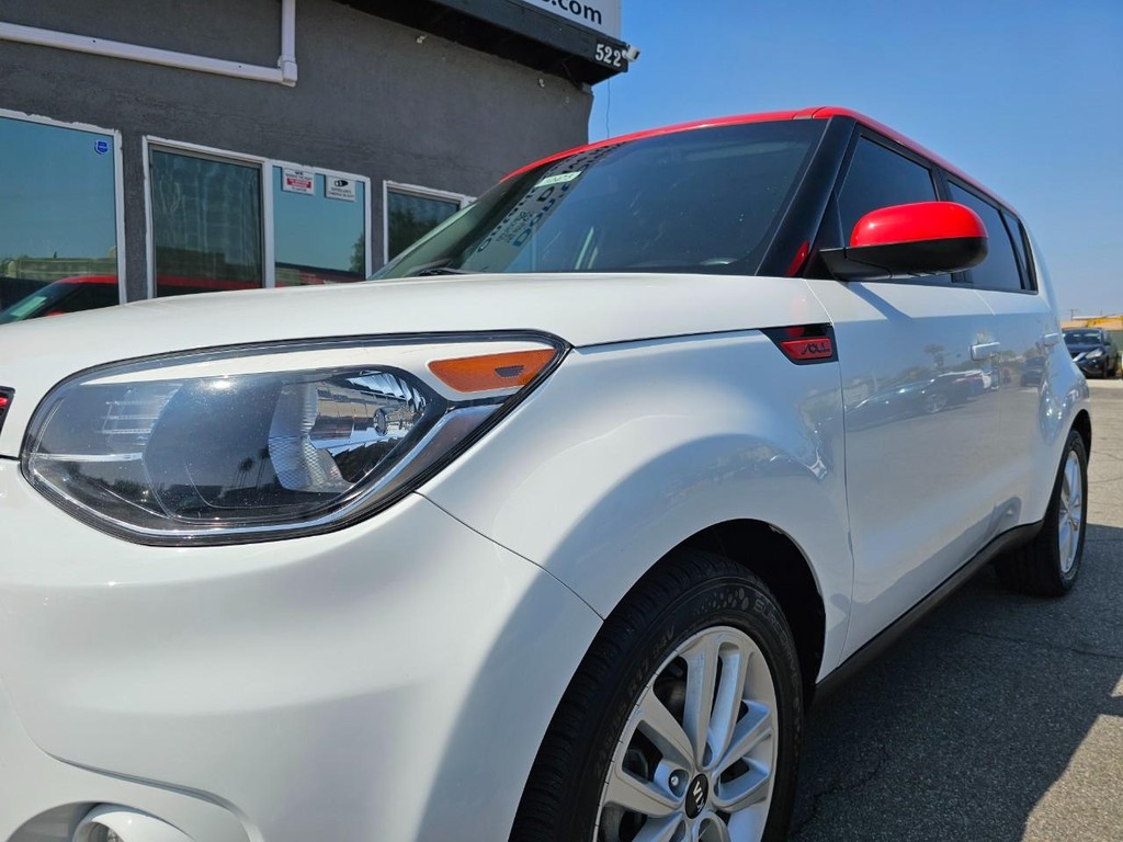 Kia Soul Vehicle Full-screen Gallery Image 11