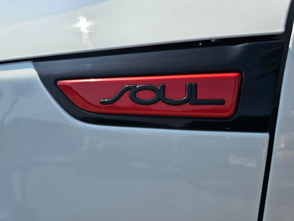 Kia Soul Vehicle Full-screen Gallery Image 15