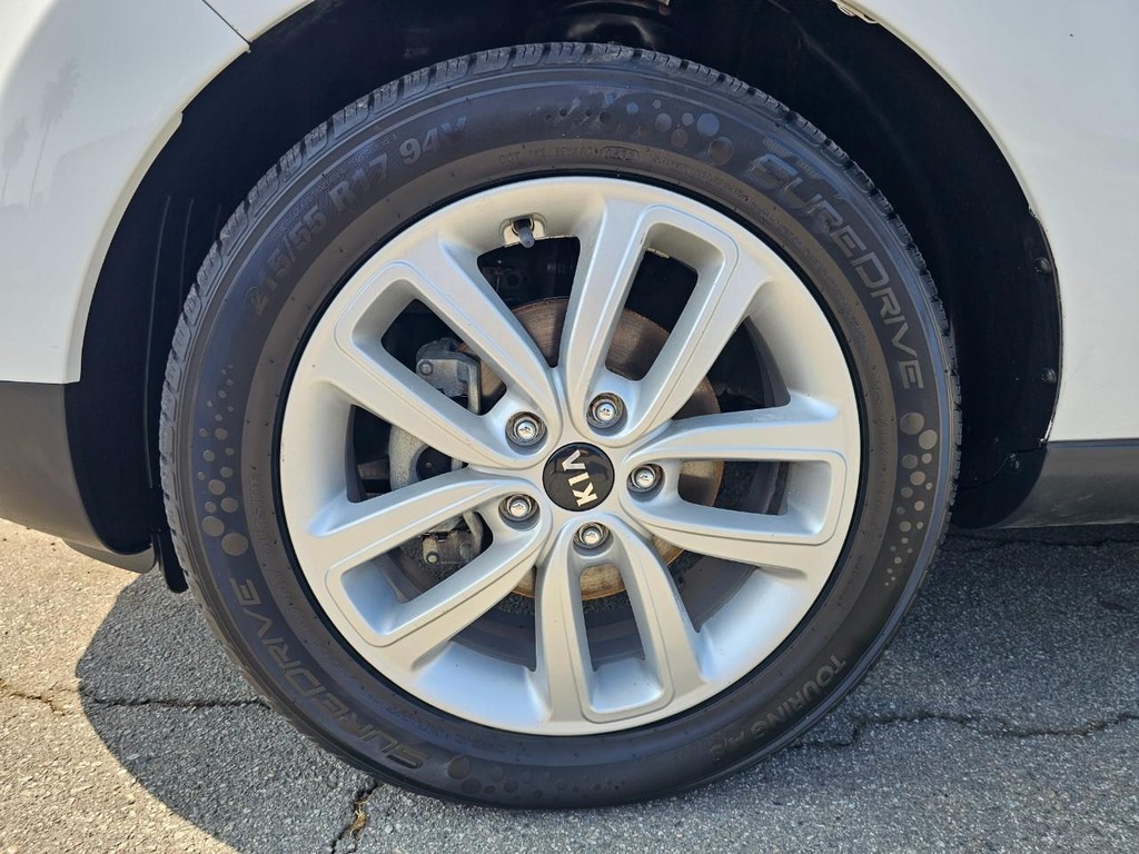 Kia Soul Vehicle Full-screen Gallery Image 16