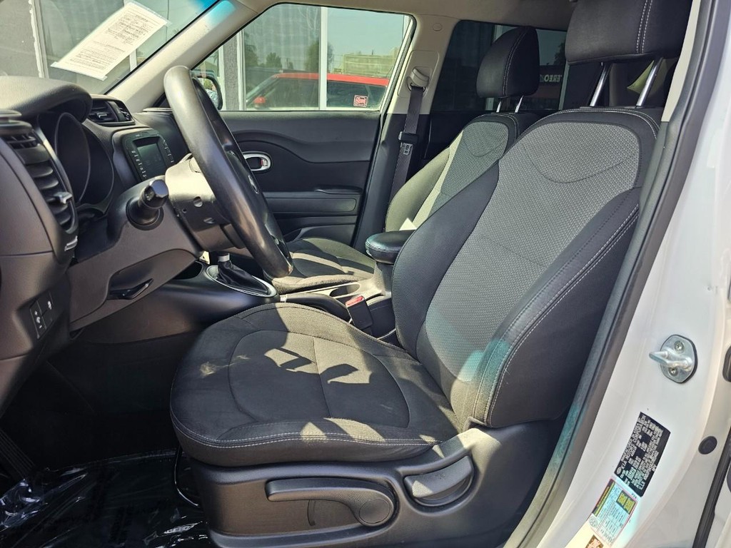 Kia Soul Vehicle Full-screen Gallery Image 18