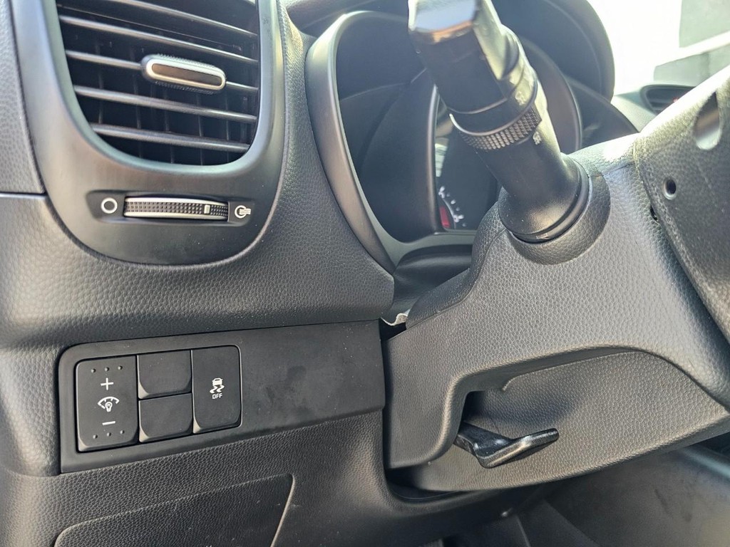 Kia Soul Vehicle Full-screen Gallery Image 19