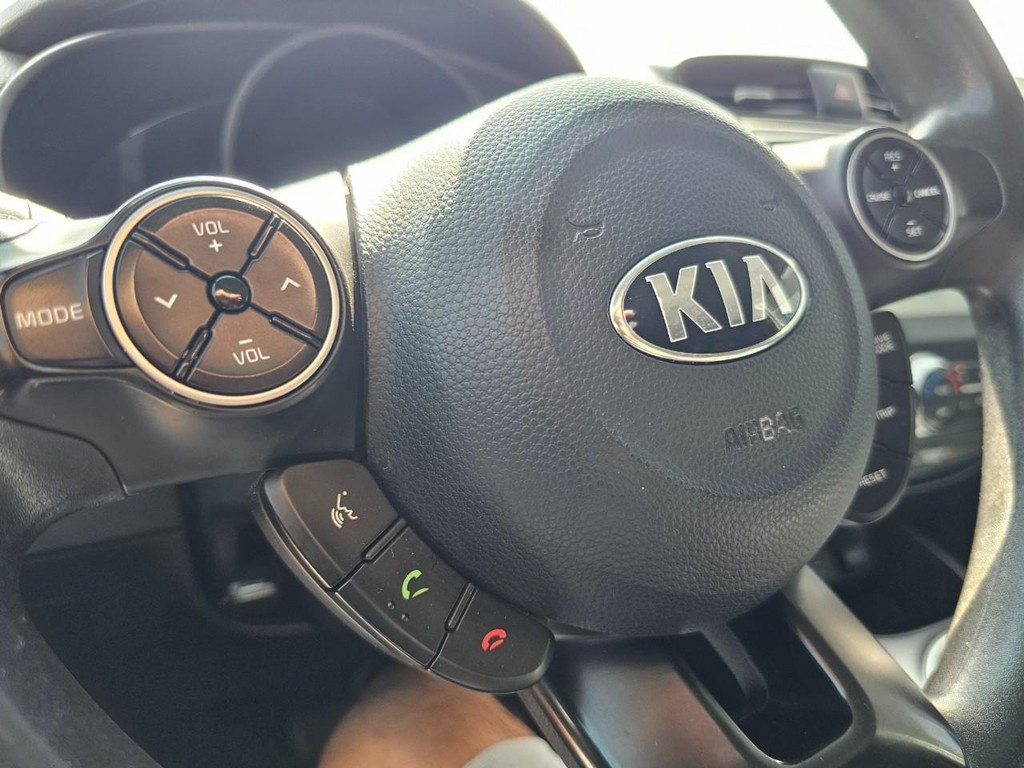 Kia Soul Vehicle Full-screen Gallery Image 20