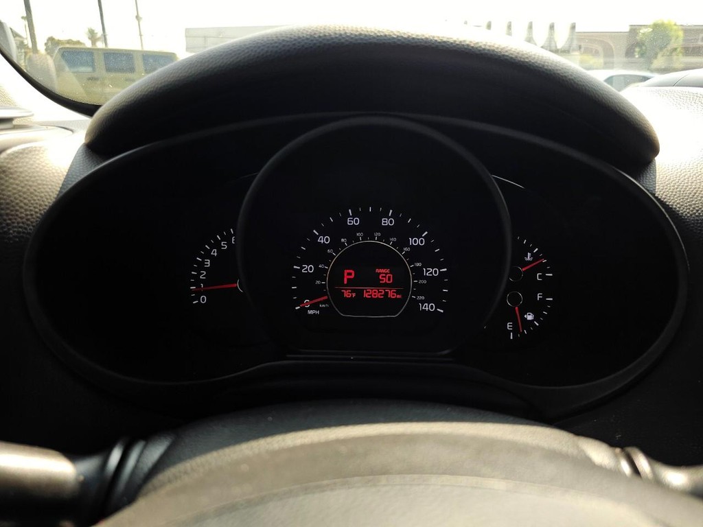 Kia Soul Vehicle Full-screen Gallery Image 22