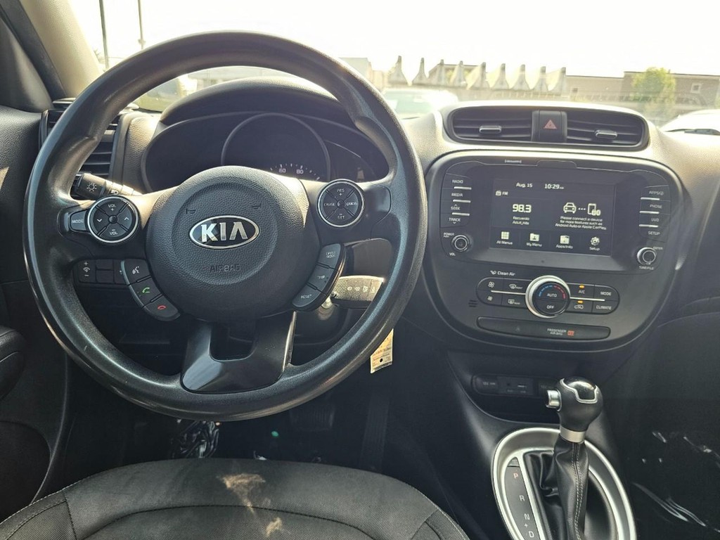 Kia Soul Vehicle Full-screen Gallery Image 25