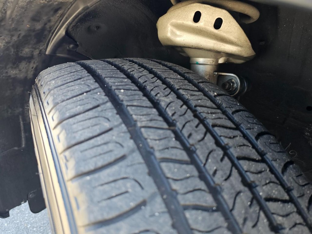 Honda CR-V Vehicle Full-screen Gallery Image 16