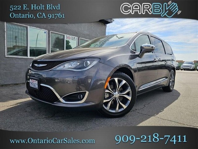 2017 Chrysler Pacifica Limited's photo