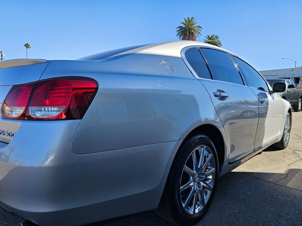 Lexus GS 300 Vehicle Full-screen Gallery Image 13