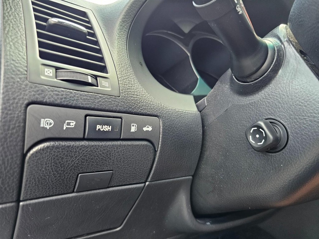 Lexus GS 300 Vehicle Full-screen Gallery Image 19