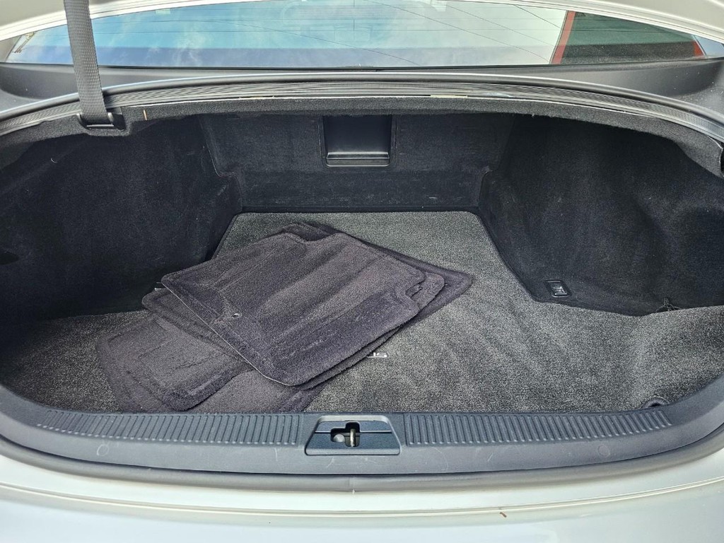 Lexus GS 300 Vehicle Full-screen Gallery Image 35