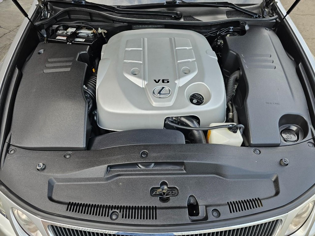 Lexus GS 300 Vehicle Full-screen Gallery Image 36