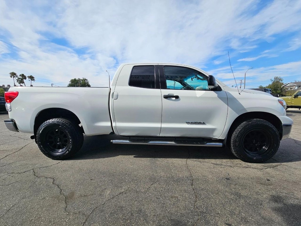 Toyota Tundra 4WD Truck Vehicle Full-screen Gallery Image 07