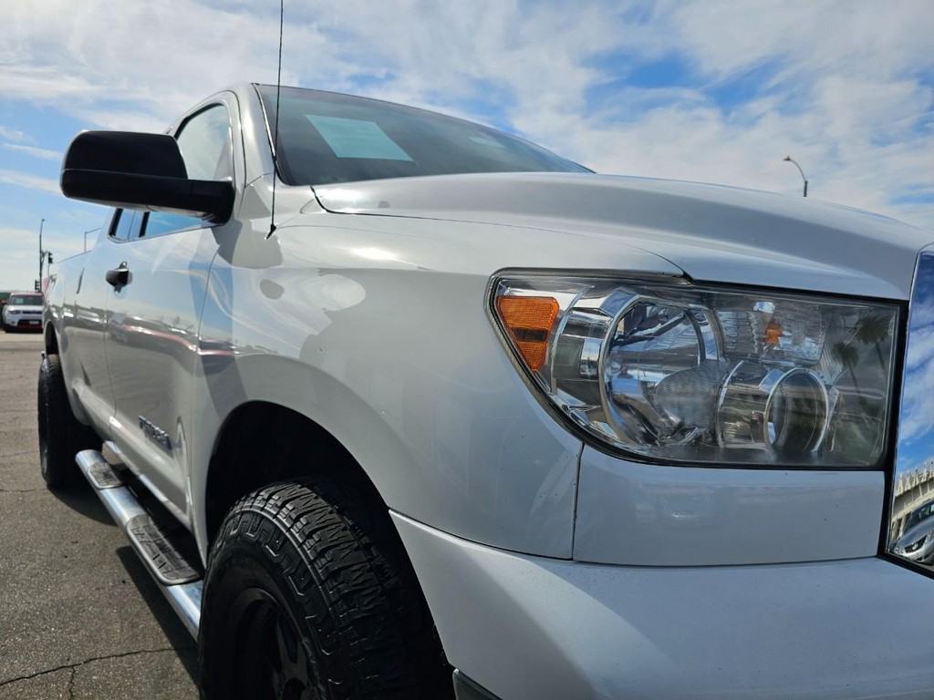 Toyota Tundra 4WD Truck Vehicle Full-screen Gallery Image 10