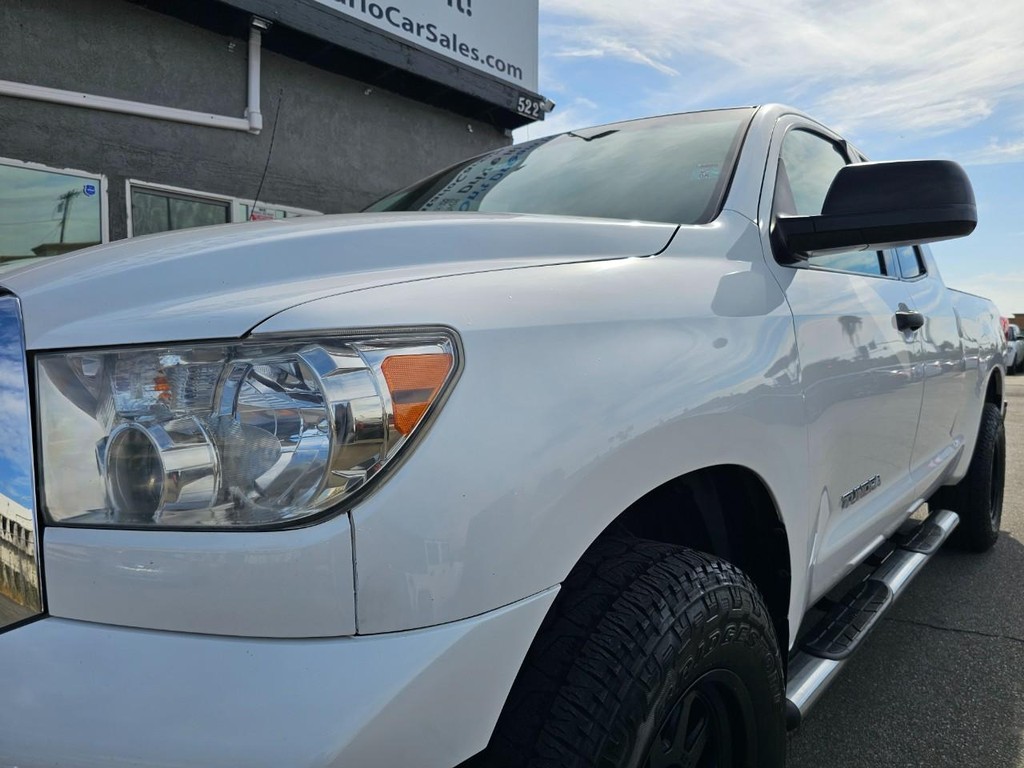 Toyota Tundra 4WD Truck Vehicle Full-screen Gallery Image 11