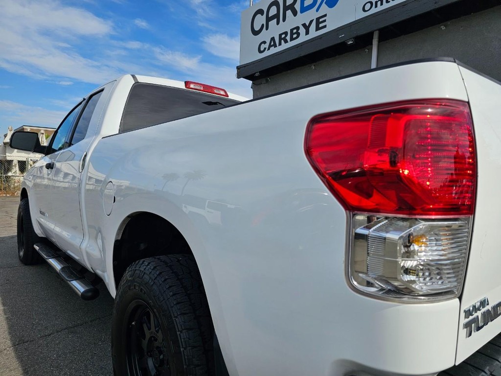 Toyota Tundra 4WD Truck Vehicle Full-screen Gallery Image 12