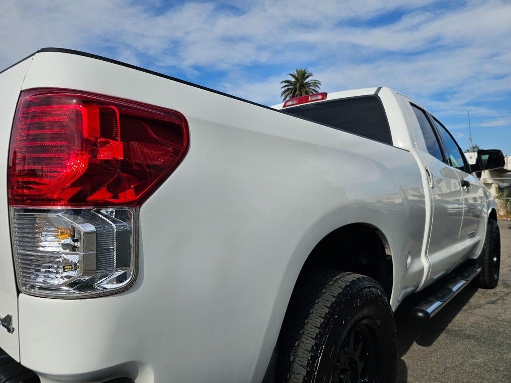 Toyota Tundra 4WD Truck Vehicle Full-screen Gallery Image 13