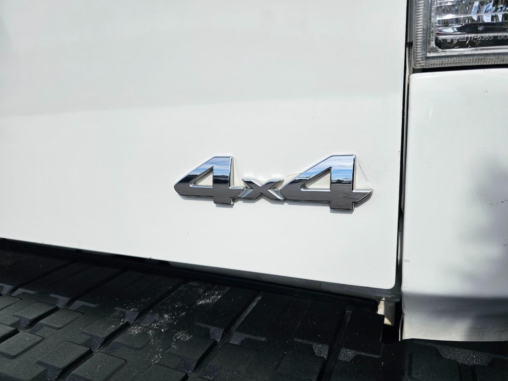 Toyota Tundra 4WD Truck Vehicle Full-screen Gallery Image 14