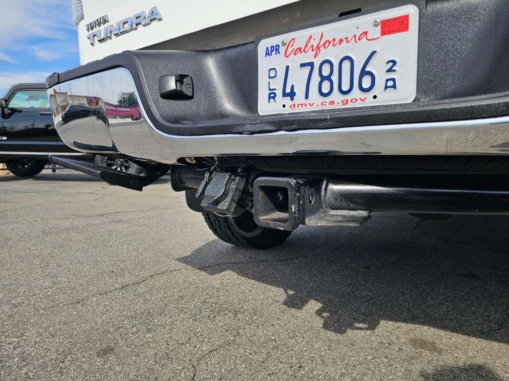 Toyota Tundra 4WD Truck Vehicle Full-screen Gallery Image 15