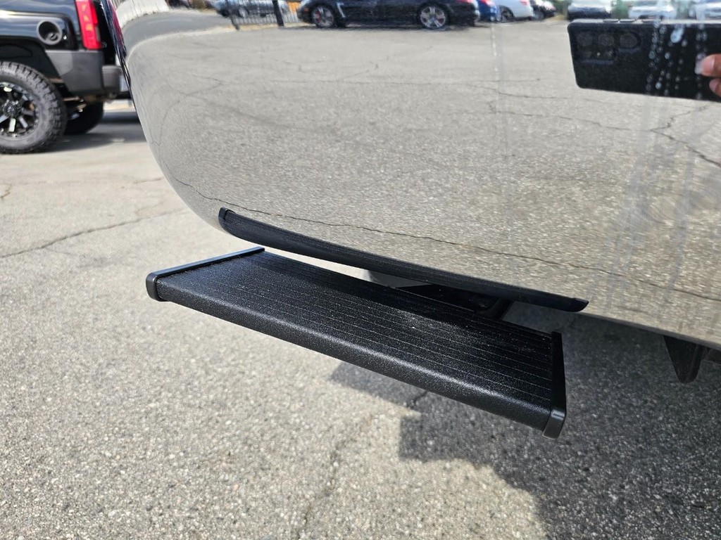 Toyota Tundra 4WD Truck Vehicle Full-screen Gallery Image 16