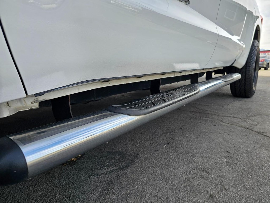 Toyota Tundra 4WD Truck Vehicle Full-screen Gallery Image 17