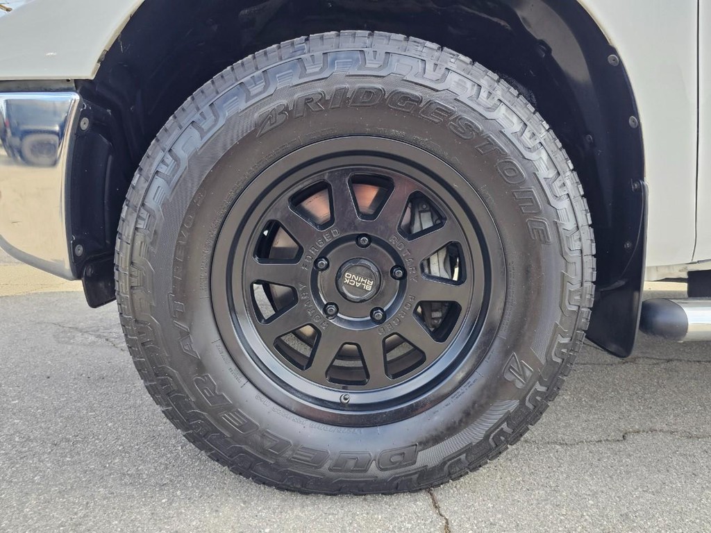 Toyota Tundra 4WD Truck Vehicle Full-screen Gallery Image 18