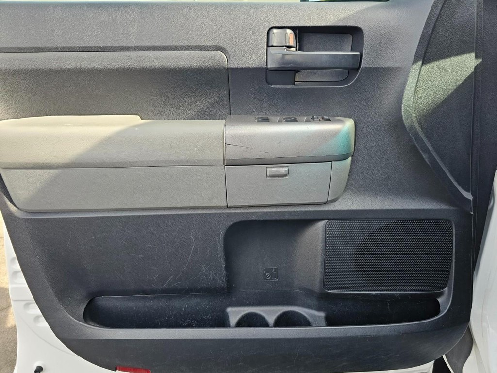 Toyota Tundra 4WD Truck Vehicle Full-screen Gallery Image 21