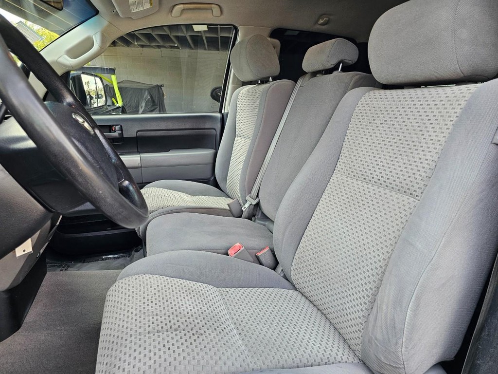 Toyota Tundra 4WD Truck Vehicle Full-screen Gallery Image 22