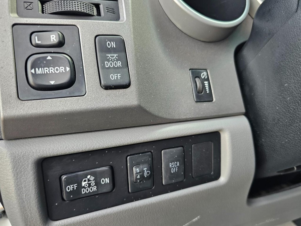 Toyota Tundra 4WD Truck Vehicle Full-screen Gallery Image 23