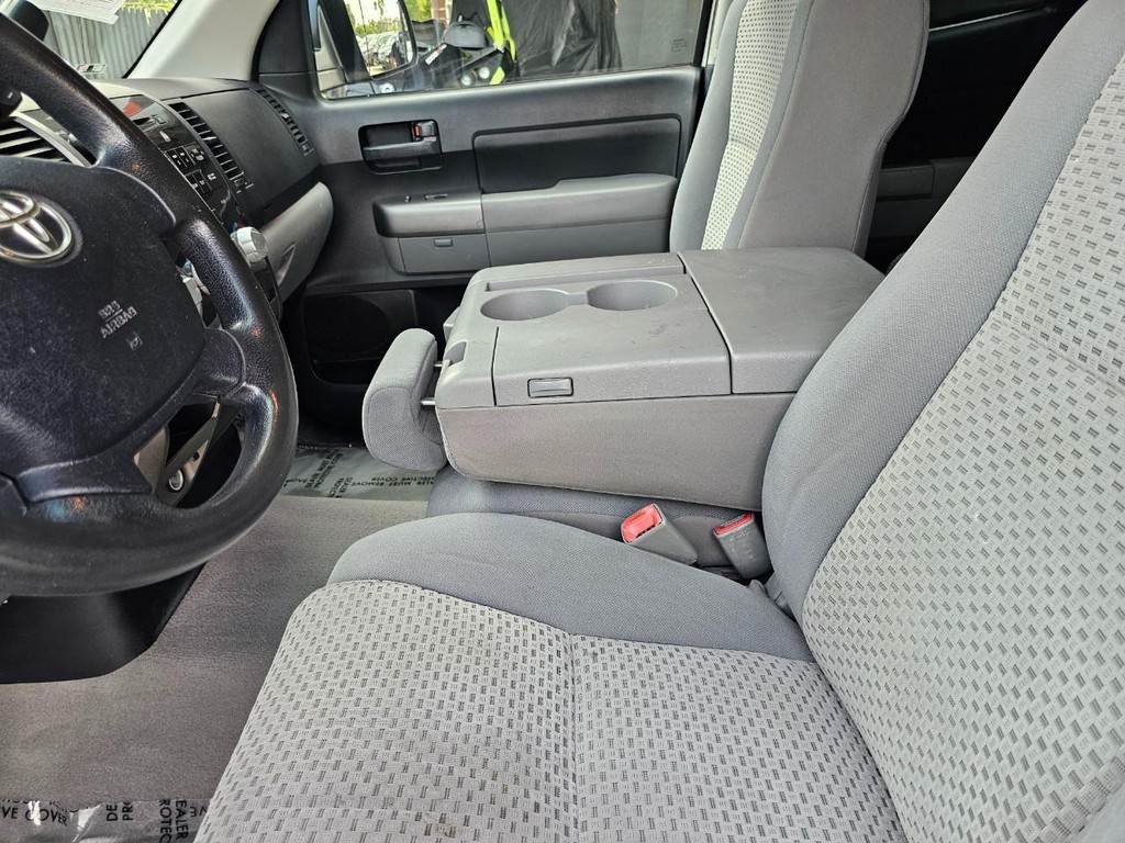 Toyota Tundra 4WD Truck Vehicle Full-screen Gallery Image 27