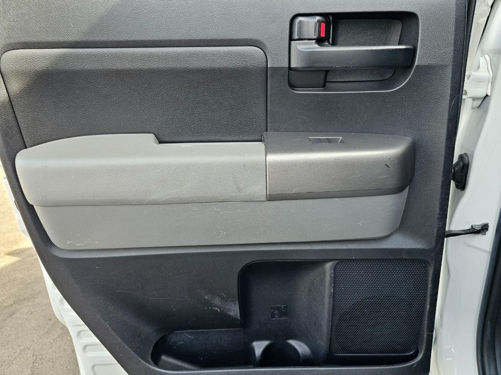 Toyota Tundra 4WD Truck Vehicle Full-screen Gallery Image 28