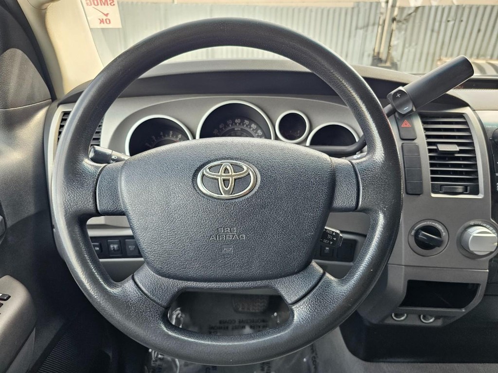 Toyota Tundra 4WD Truck Vehicle Full-screen Gallery Image 32