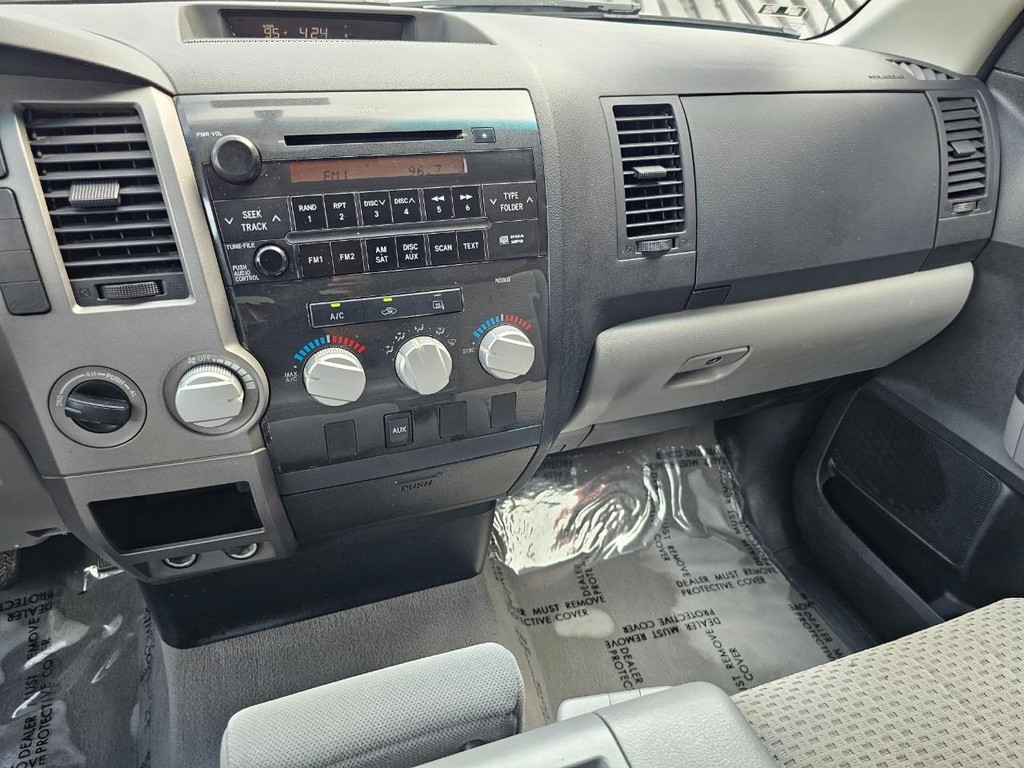 Toyota Tundra 4WD Truck Vehicle Full-screen Gallery Image 34