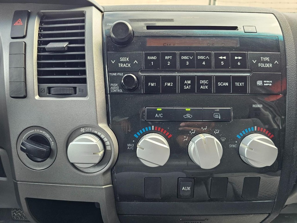 Toyota Tundra 4WD Truck Vehicle Full-screen Gallery Image 36