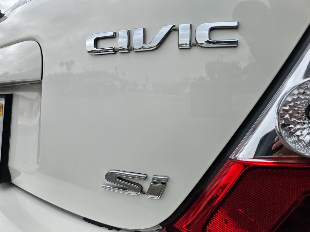 Honda Civic Si Vehicle Full-screen Gallery Image 14