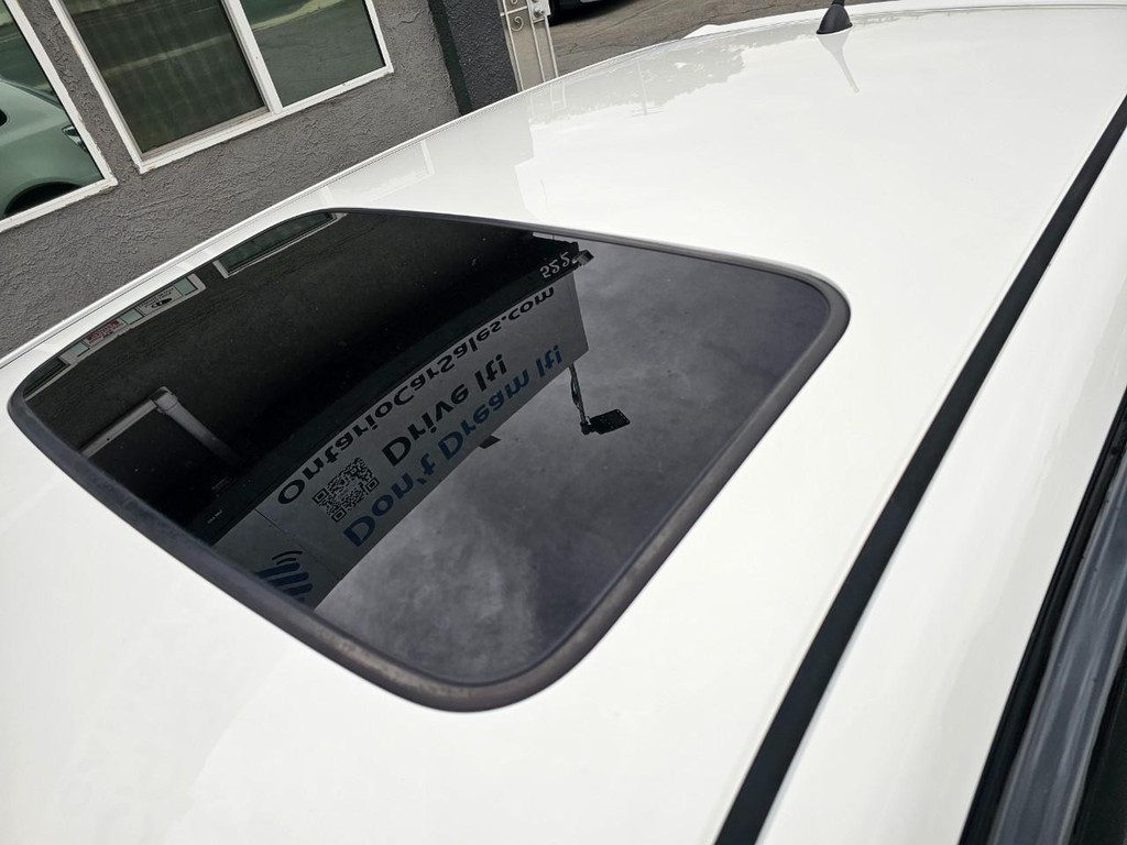 Honda Civic Si Vehicle Full-screen Gallery Image 16