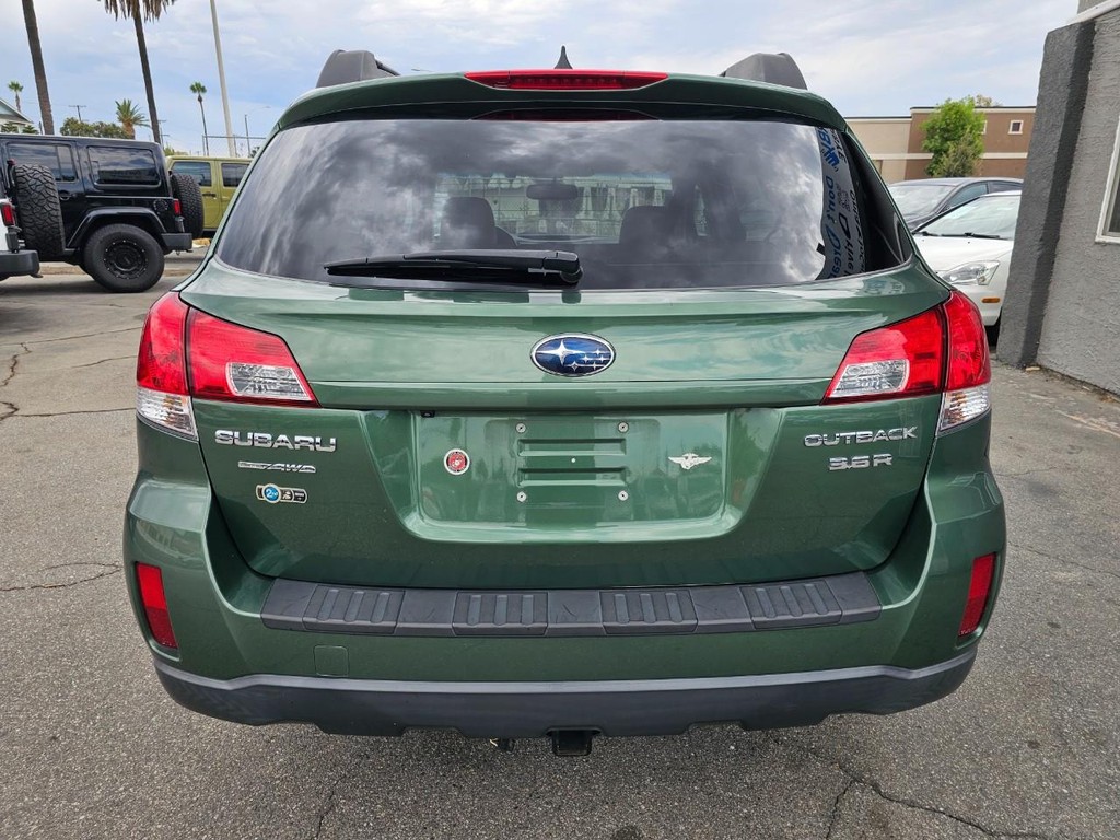 Subaru Outback Vehicle Full-screen Gallery Image 05