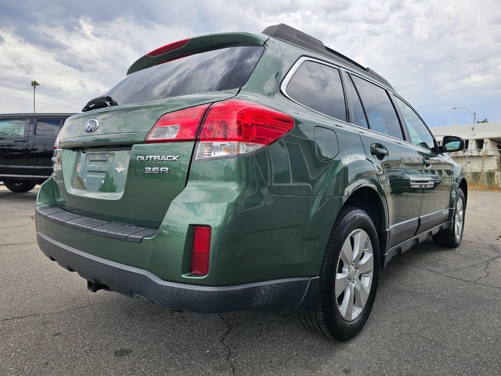 Subaru Outback Vehicle Full-screen Gallery Image 06
