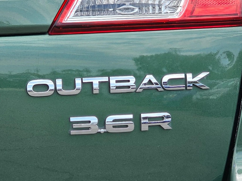 Subaru Outback Vehicle Full-screen Gallery Image 14
