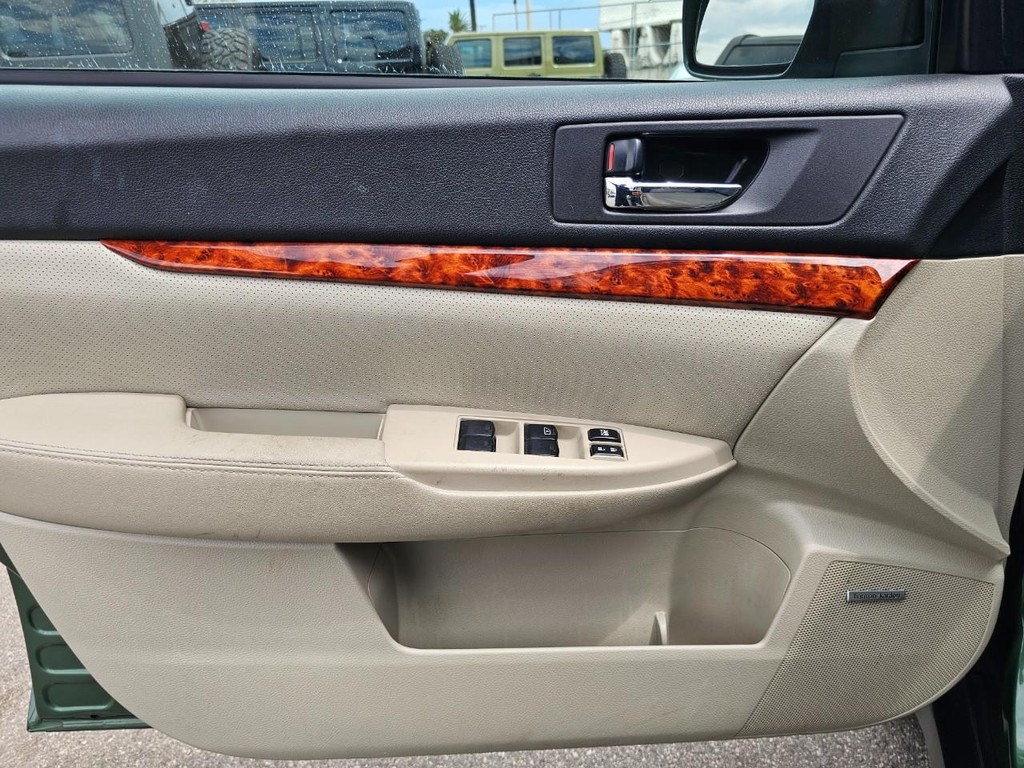 Subaru Outback Vehicle Full-screen Gallery Image 20