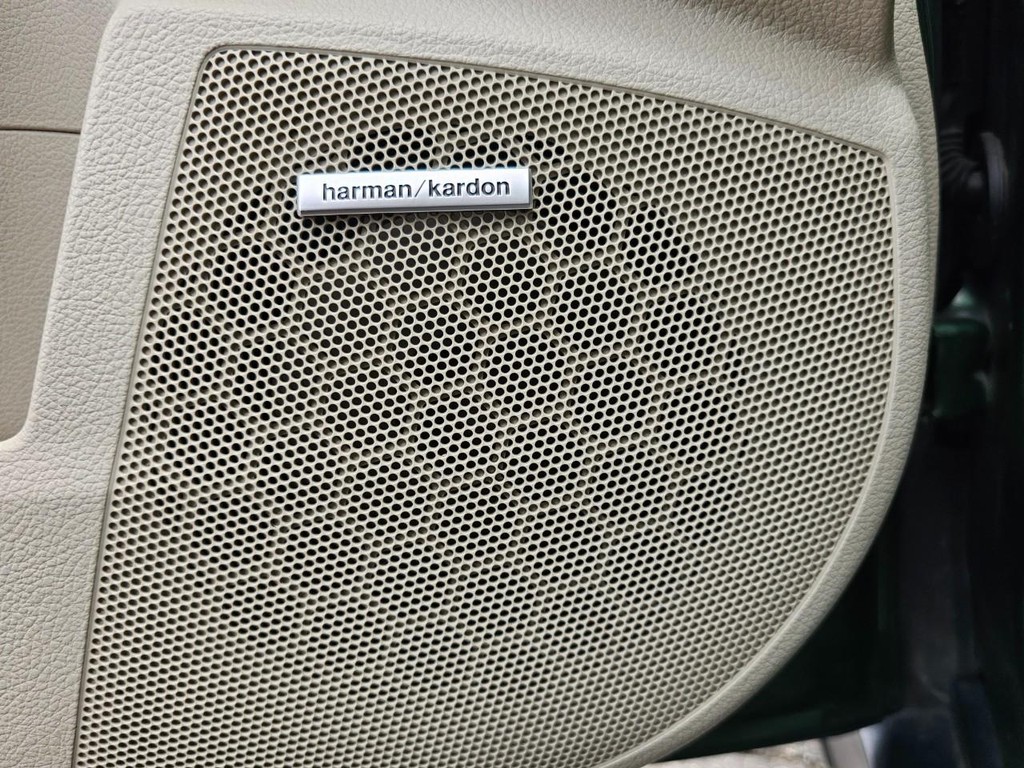 Subaru Outback Vehicle Full-screen Gallery Image 27