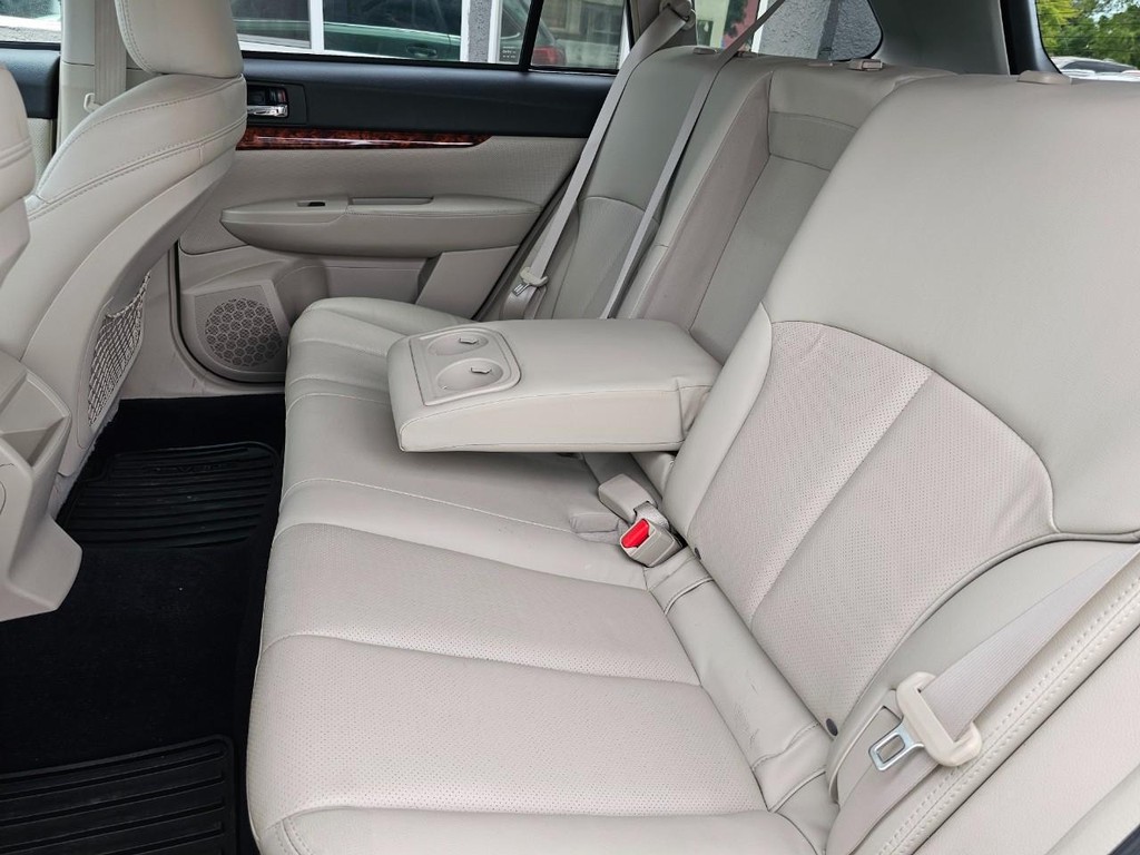 Subaru Outback Vehicle Full-screen Gallery Image 30